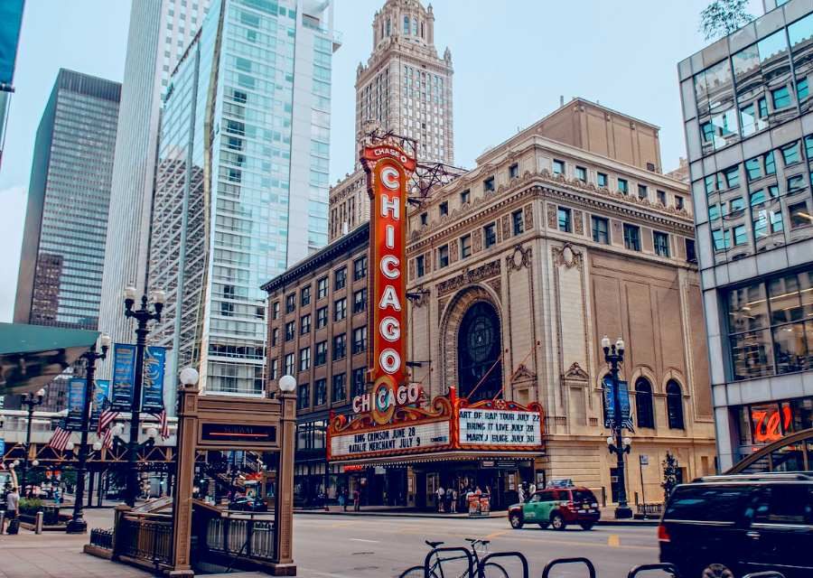 el teatro de chicago al atardecer