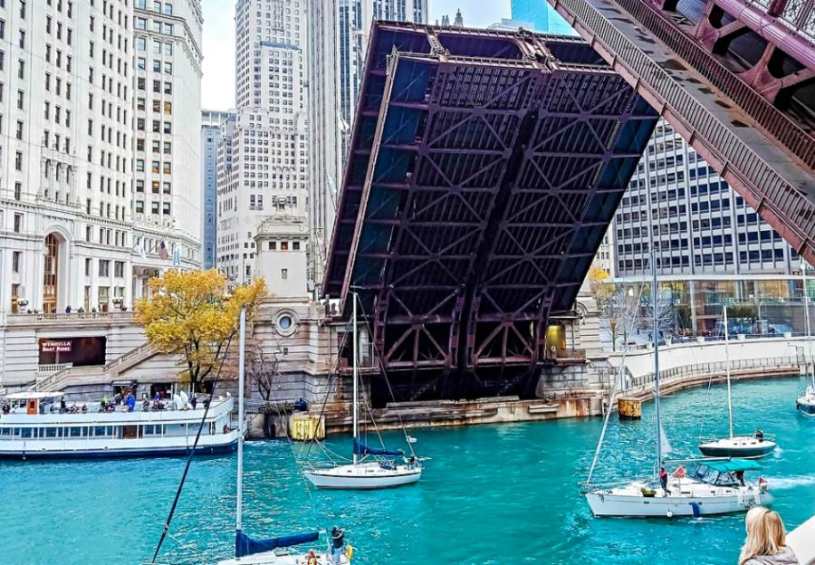 puente que se eleva en chicago